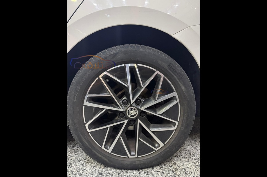 Octavia A8 Skoda أبيض