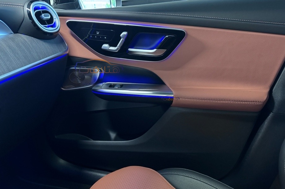 GLC 200 Mercedes أسود