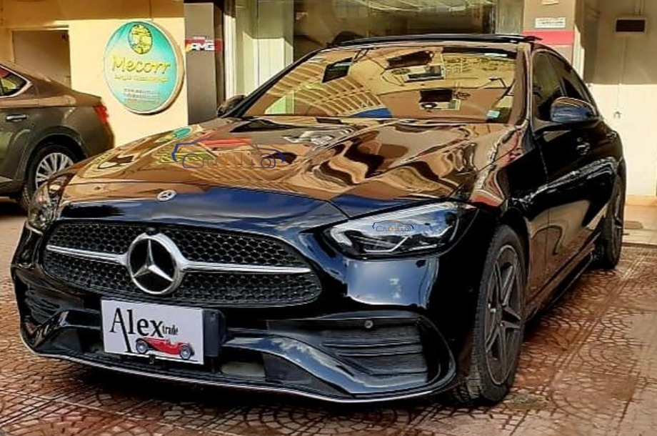 C 180 Mercedes أسود