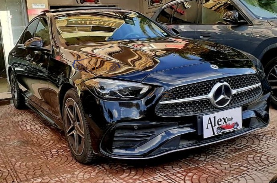 C 180 Mercedes أسود