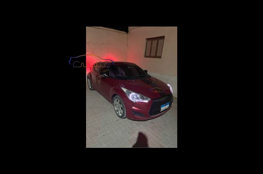 Veloster Hyundai احمر غامق