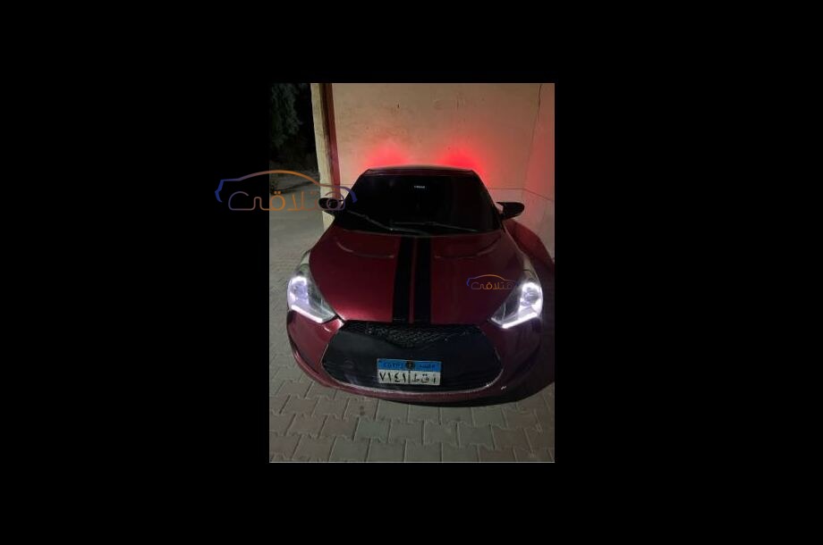Veloster Hyundai احمر غامق