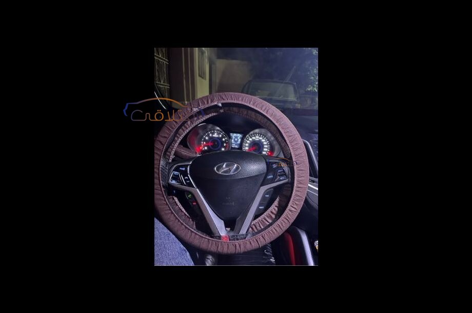 Veloster Hyundai احمر غامق