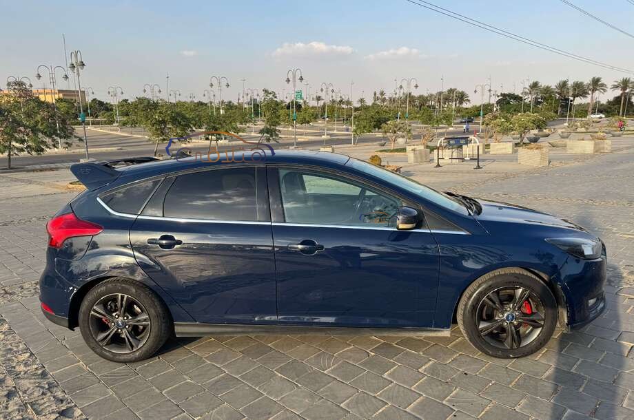Focus Ford Blue