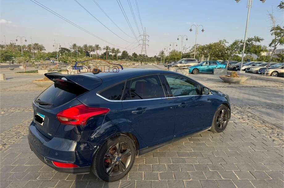 Focus Ford Blue
