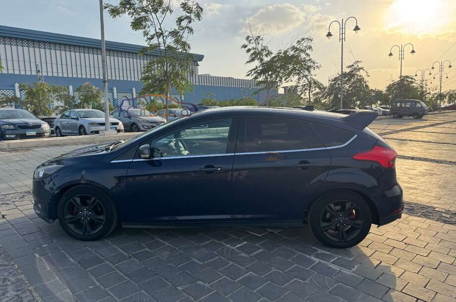 Focus Ford Blue