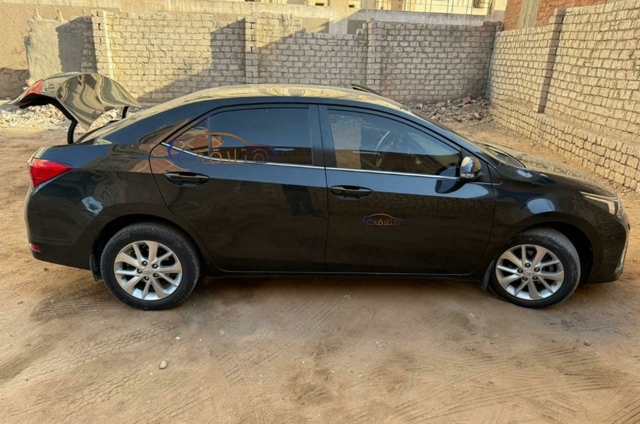 Corolla Toyota أسود