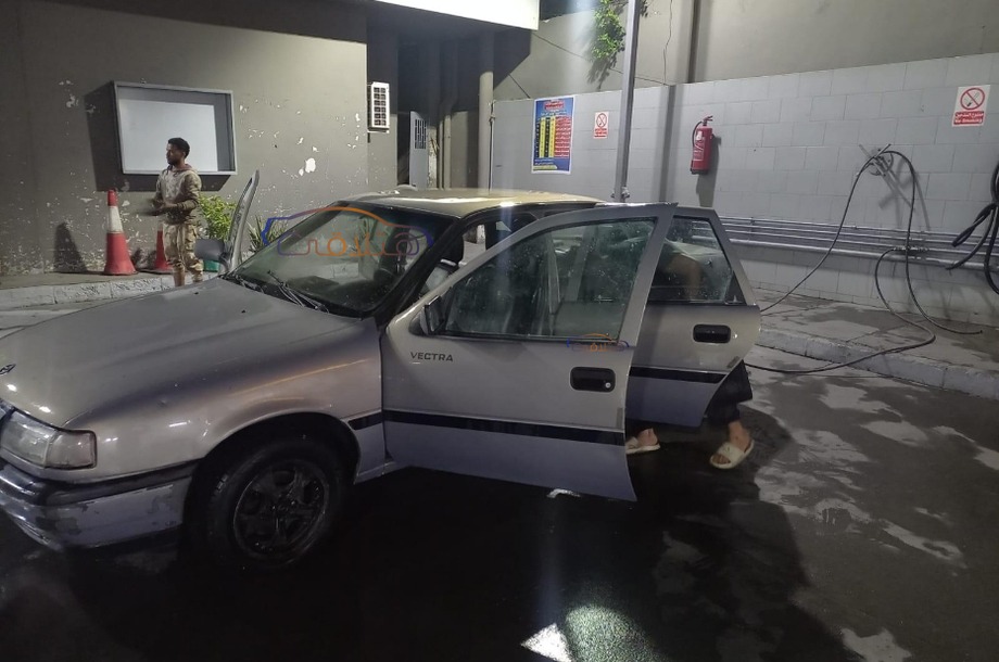 Vectra Opel فضي