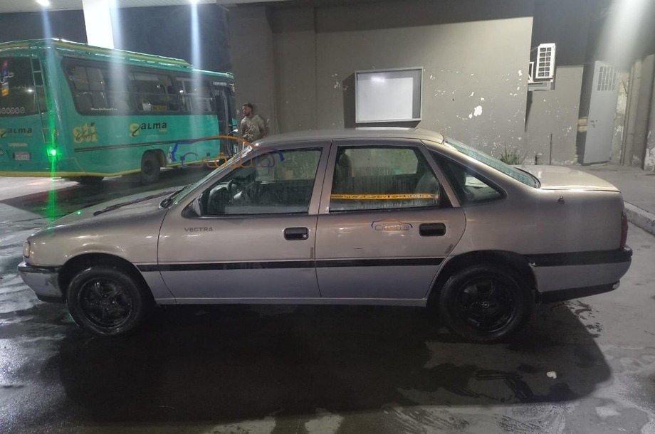 Vectra Opel فضي