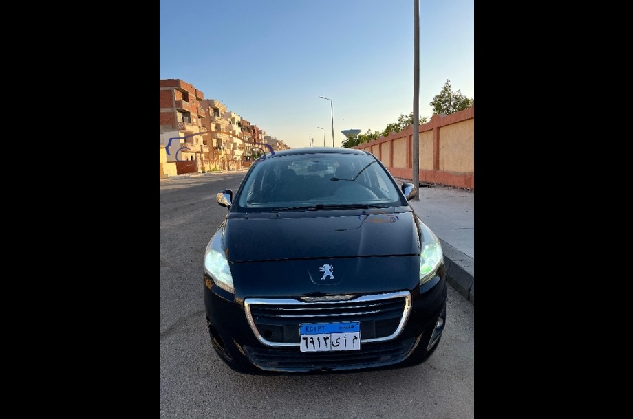 5008 Peugeot أسود