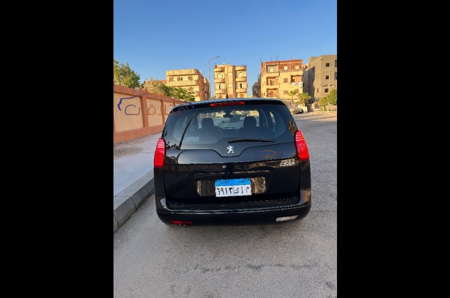 5008 Peugeot أسود