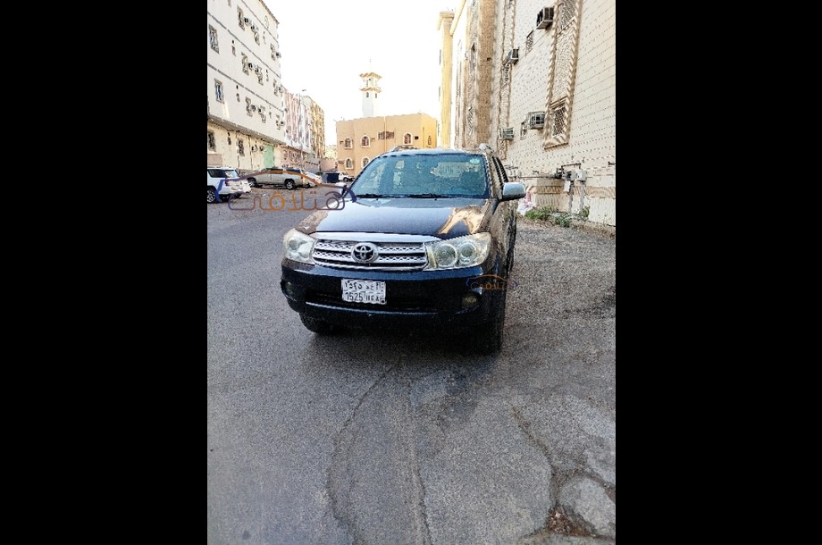 Fortuner Toyota أسود