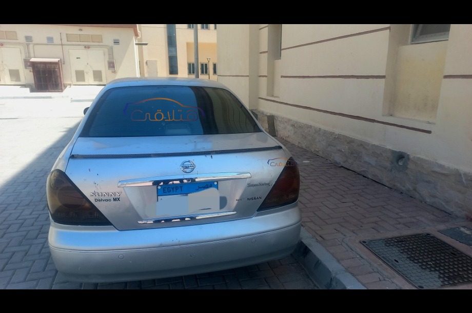 Sunny Nissan فضي