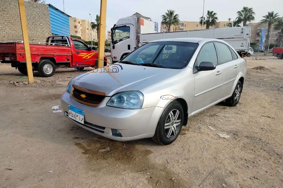 Optra Chevrolet فضي