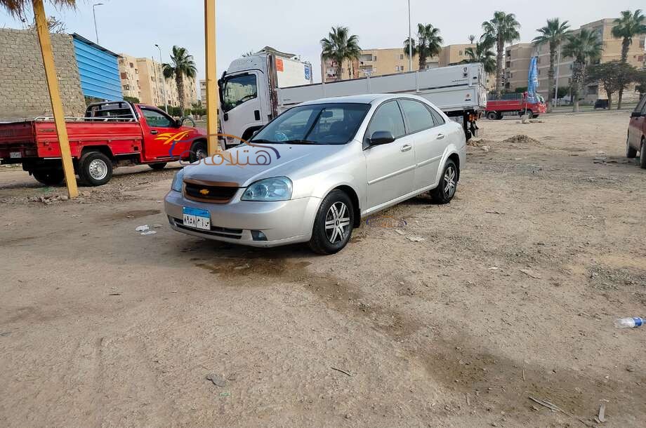 Optra Chevrolet فضي