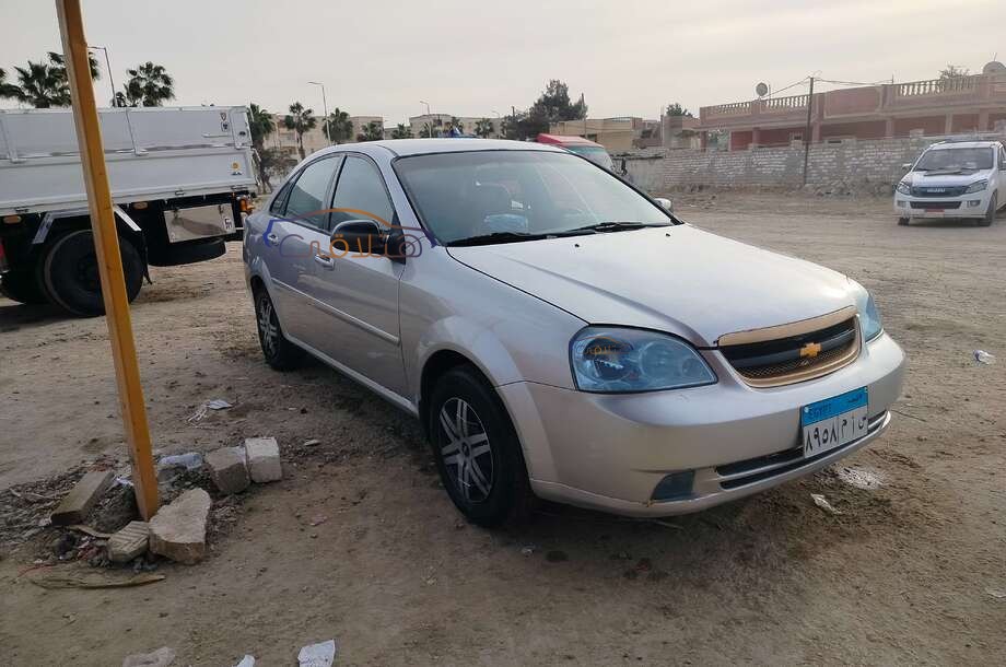 Optra Chevrolet فضي