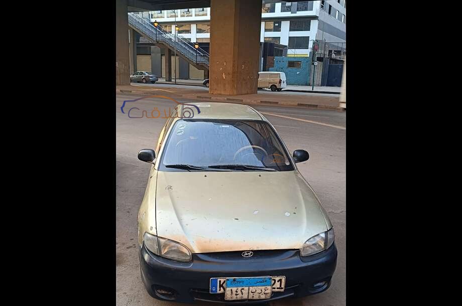 Accent Hyundai ذهبي