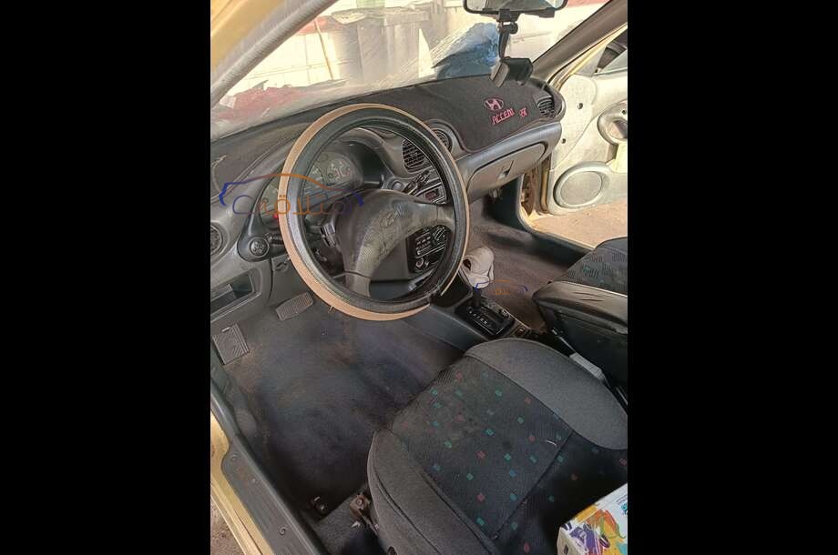 Accent Hyundai ذهبي