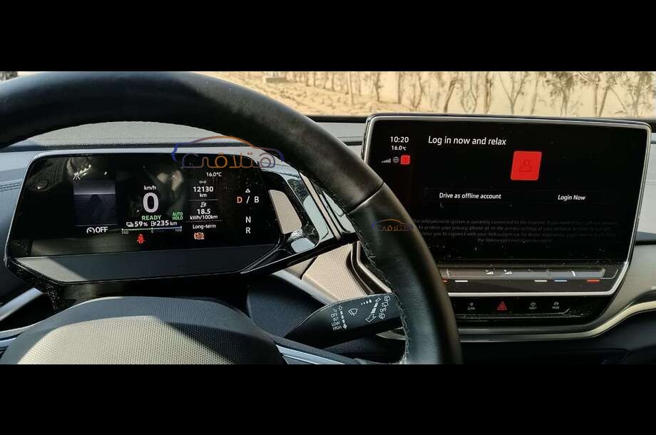 ID 4 Volkswagen الأزرق الداكن