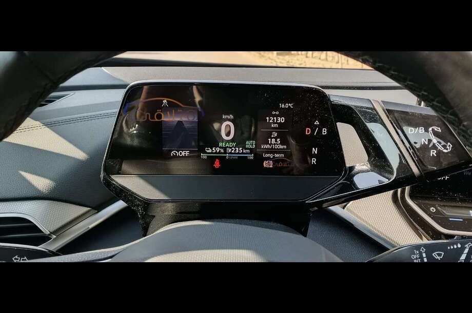 ID 4 Volkswagen الأزرق الداكن