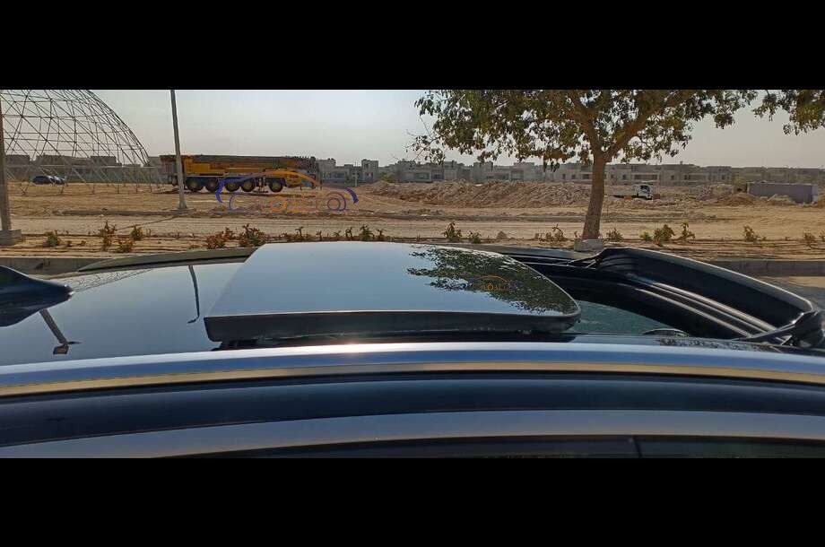 ID 4 Volkswagen الأزرق الداكن