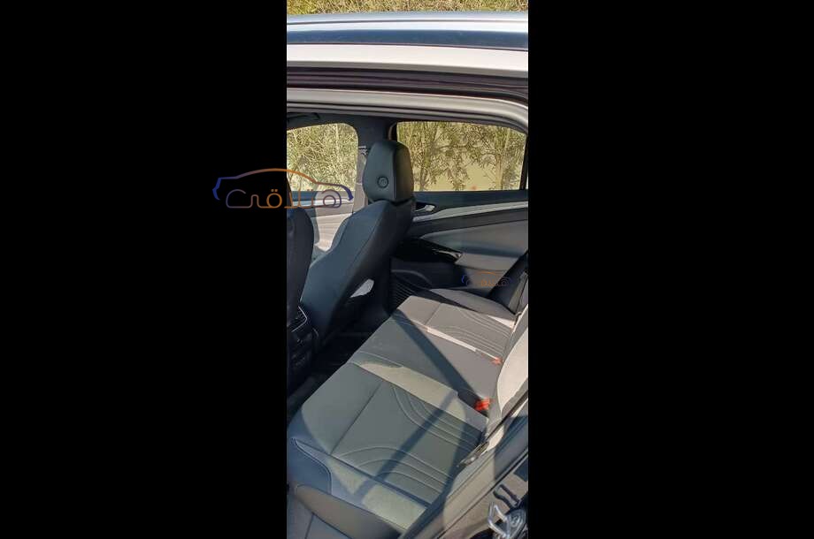 ID 4 Volkswagen الأزرق الداكن