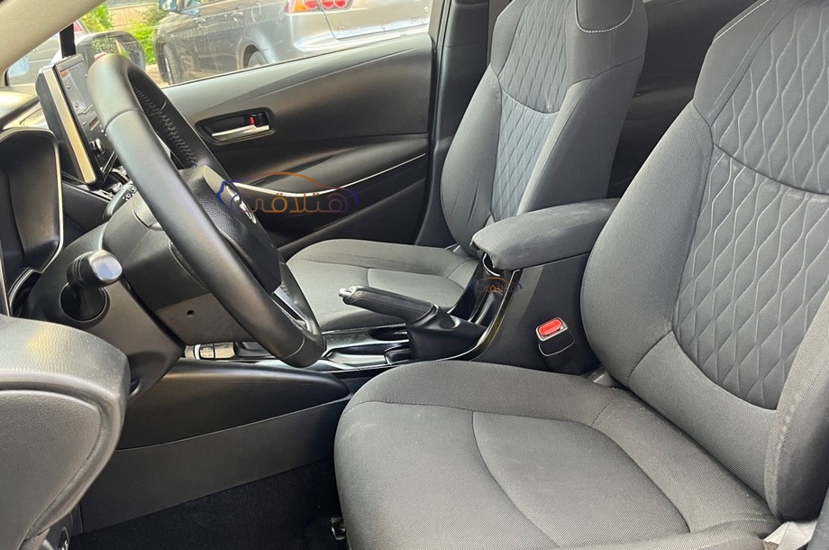 Corolla Toyota فضي