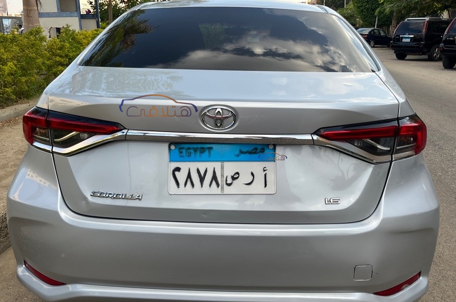 Corolla Toyota فضي