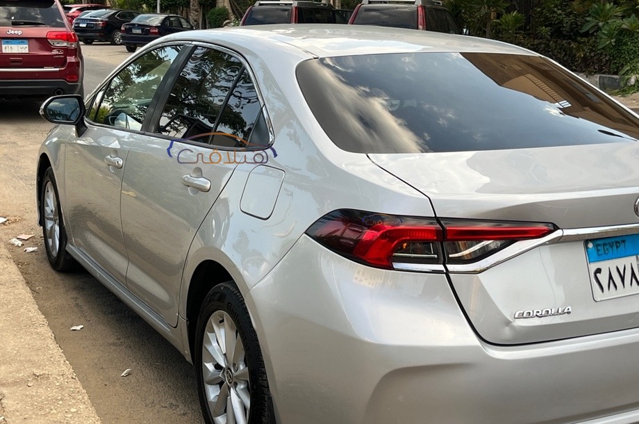 Corolla Toyota فضي