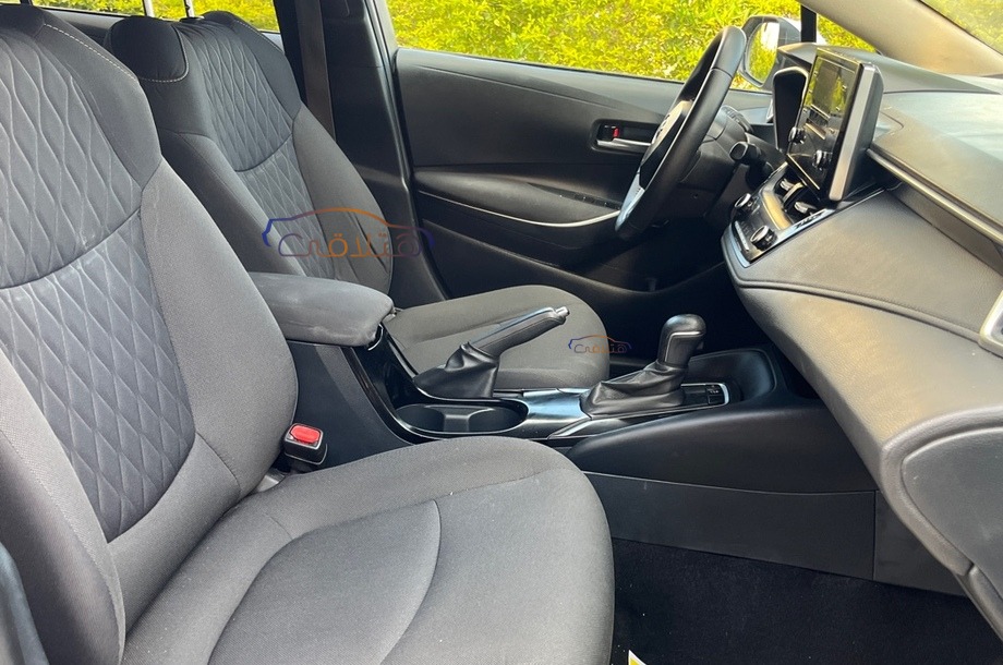 Corolla Toyota فضي