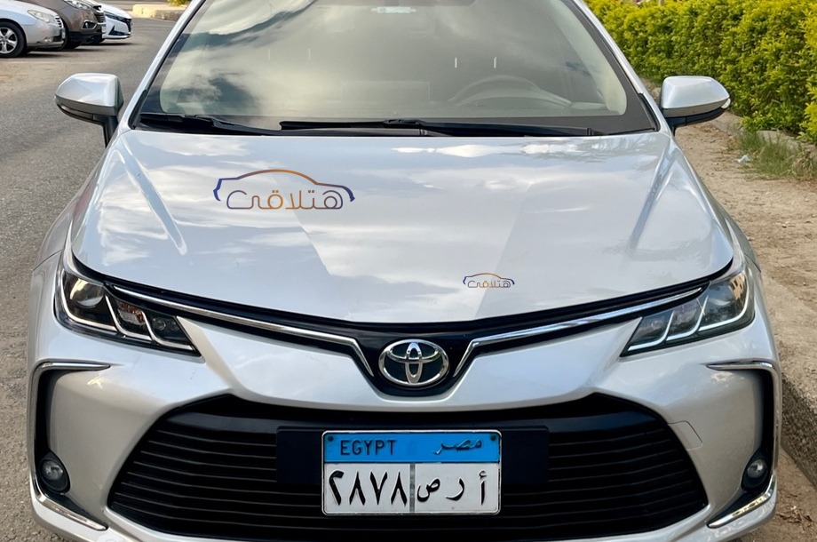 Corolla Toyota فضي