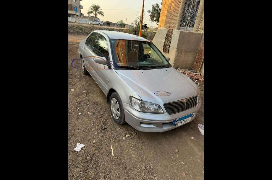 Lancer Mitsubishi فضي