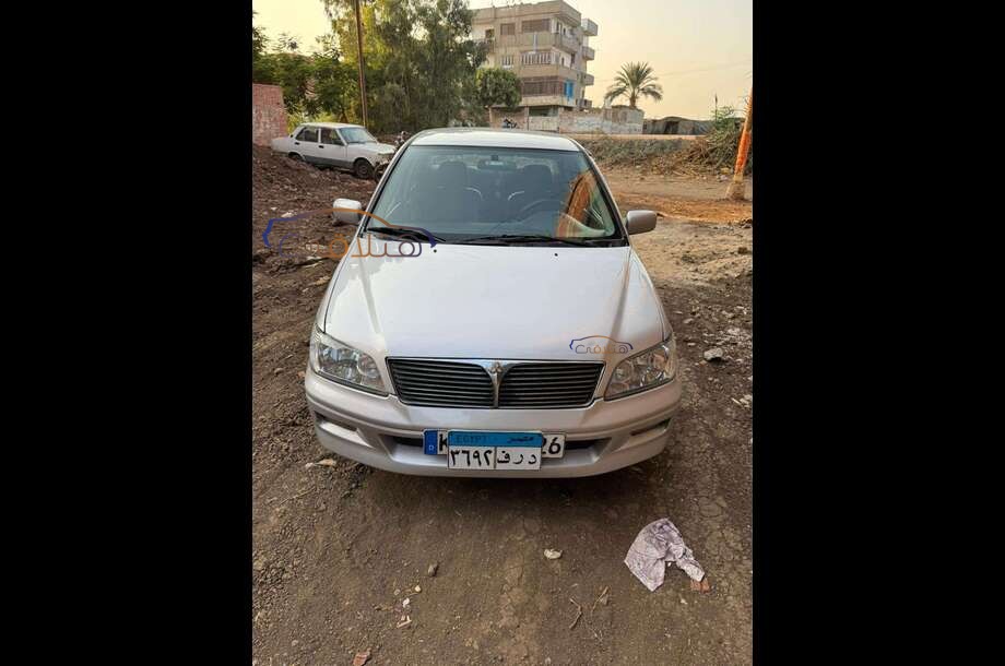 Lancer Mitsubishi فضي