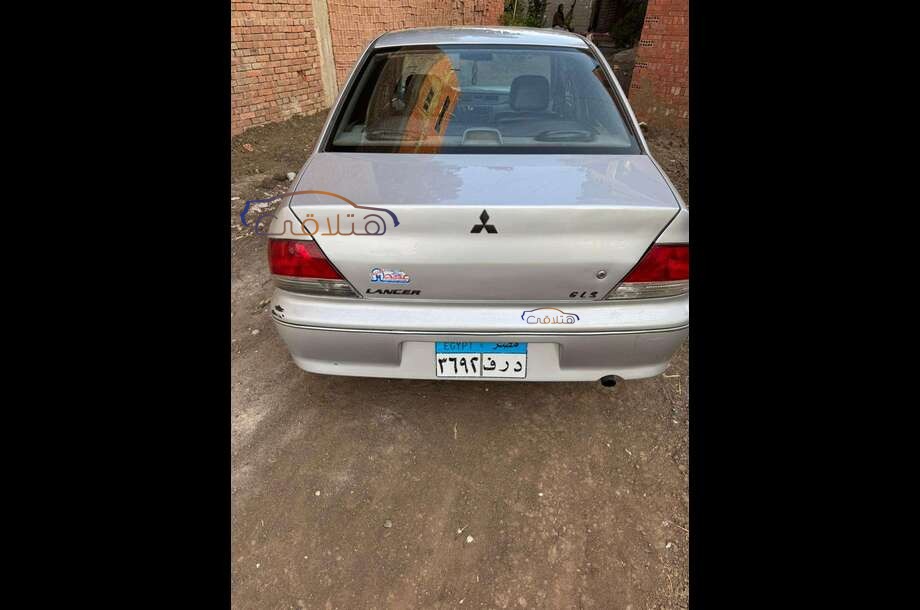 Lancer Mitsubishi فضي