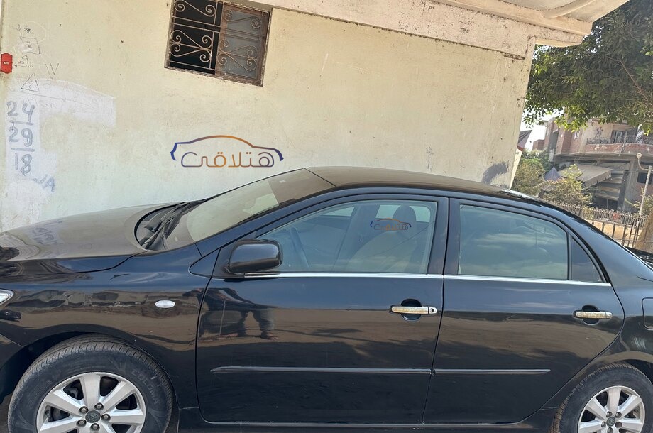 Corolla Toyota أسود