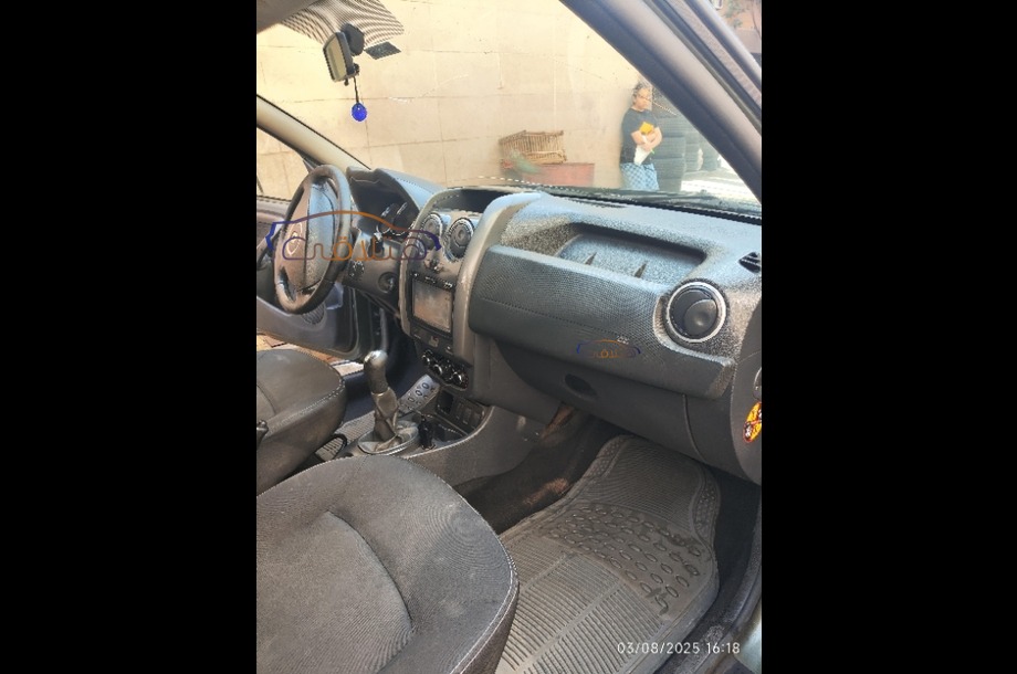 Duster Renault أخضر