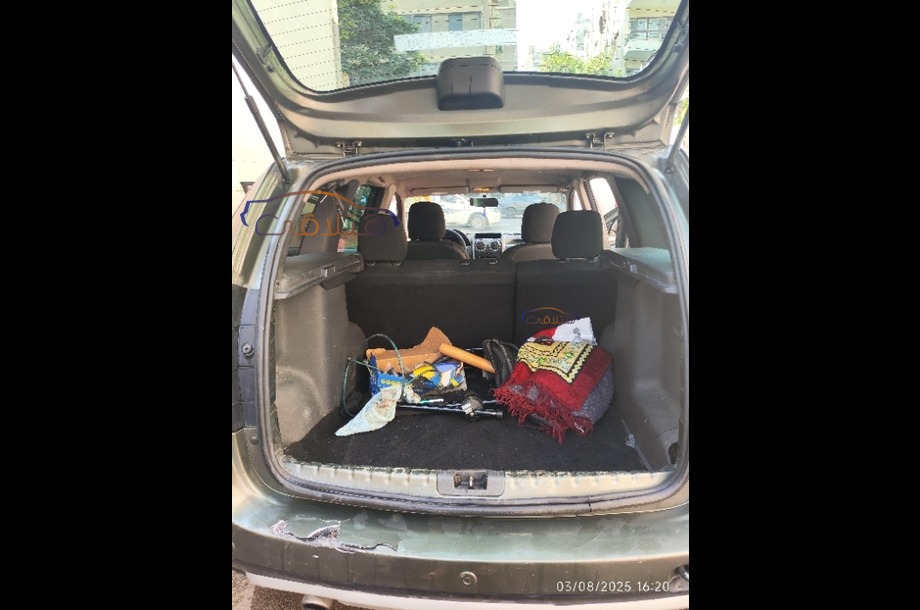 Duster Renault أخضر
