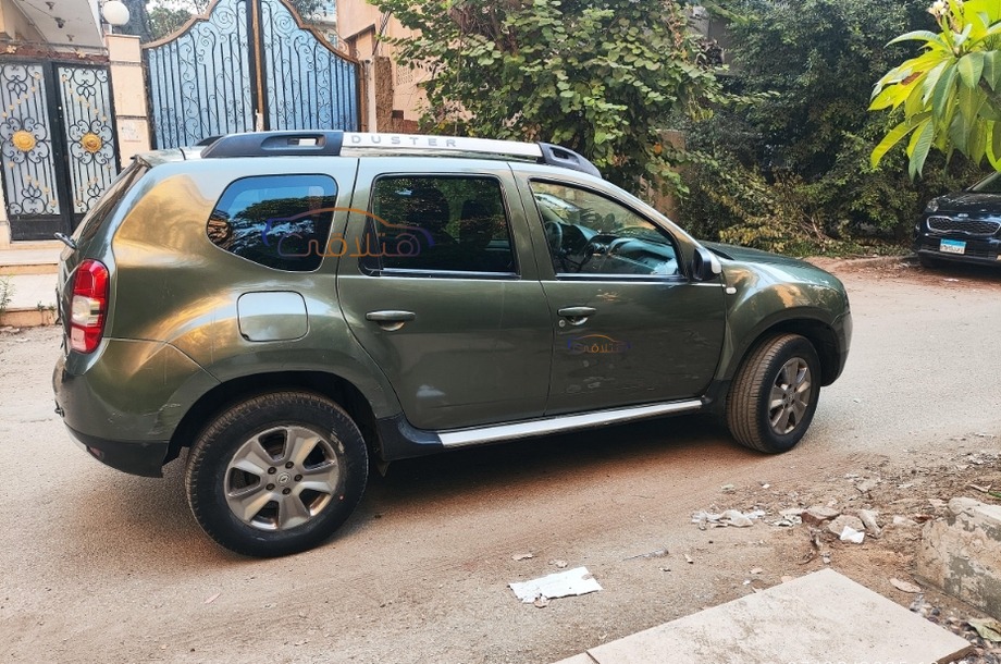 Duster Renault أخضر