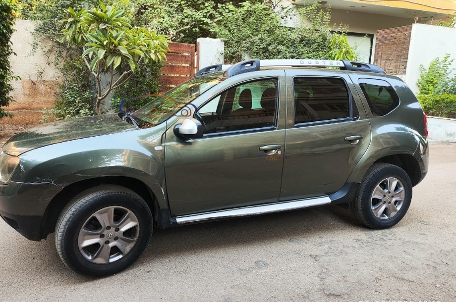 Duster Renault أخضر