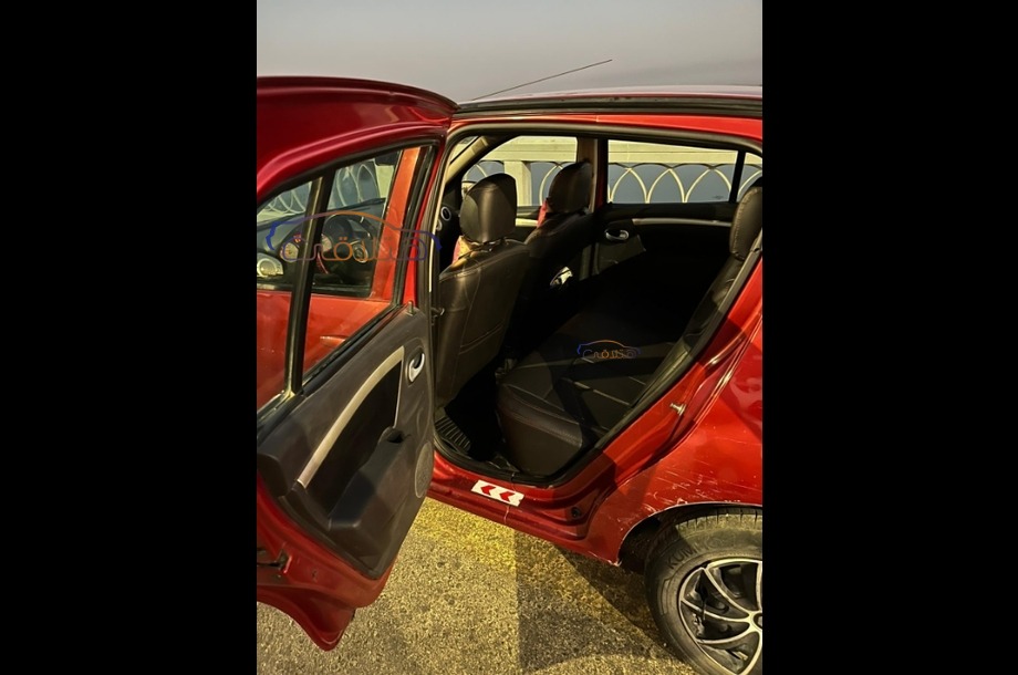 Sandero Renault Red