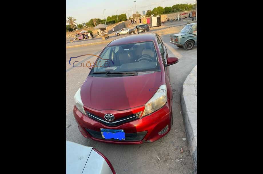 Yaris Toyota Dark red