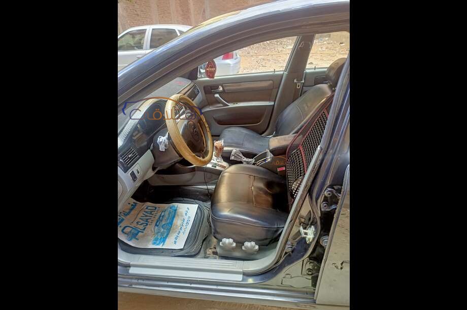 Optra Chevrolet أسود