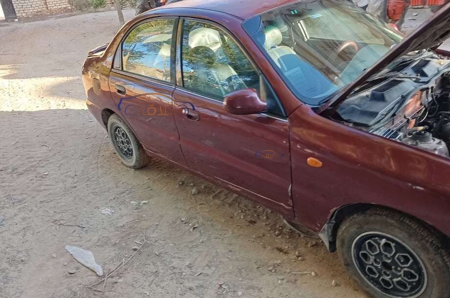 Lanos Daewoo احمر