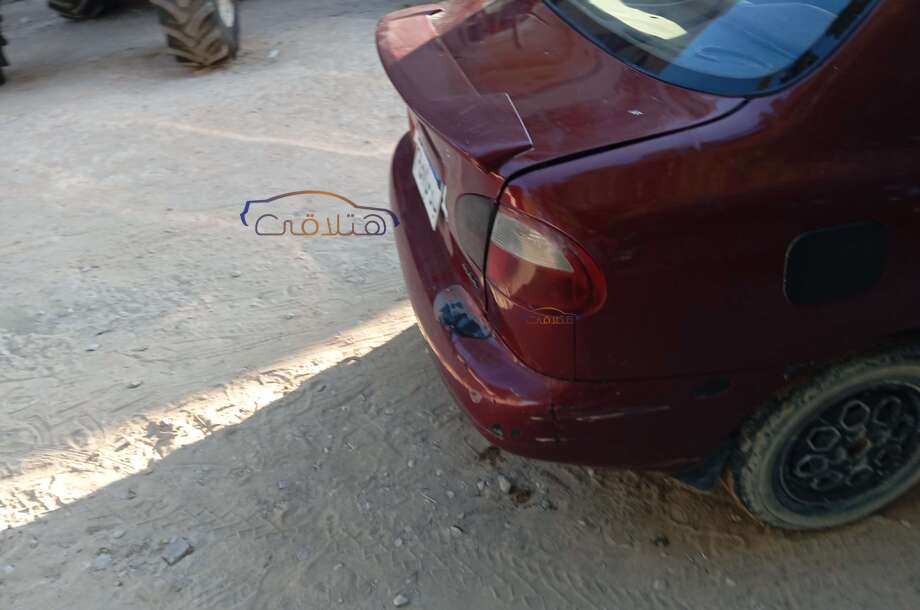 Lanos Daewoo احمر