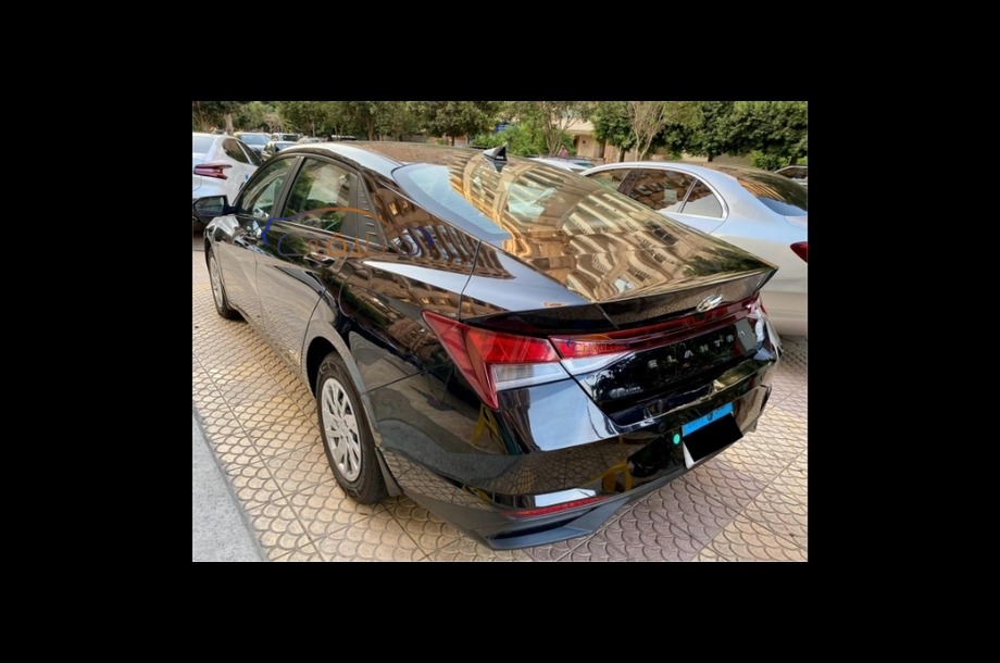 Elantra CN7 Hyundai أسود