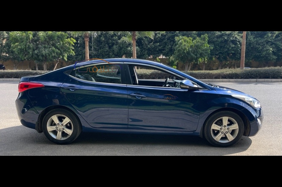 Elantra MD Hyundai أزرق