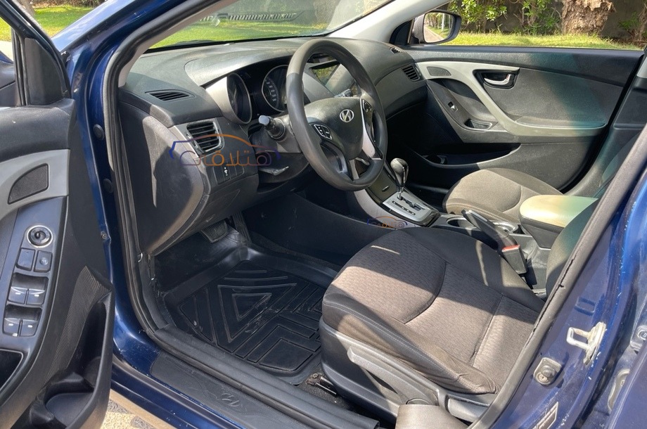 Elantra MD Hyundai أزرق