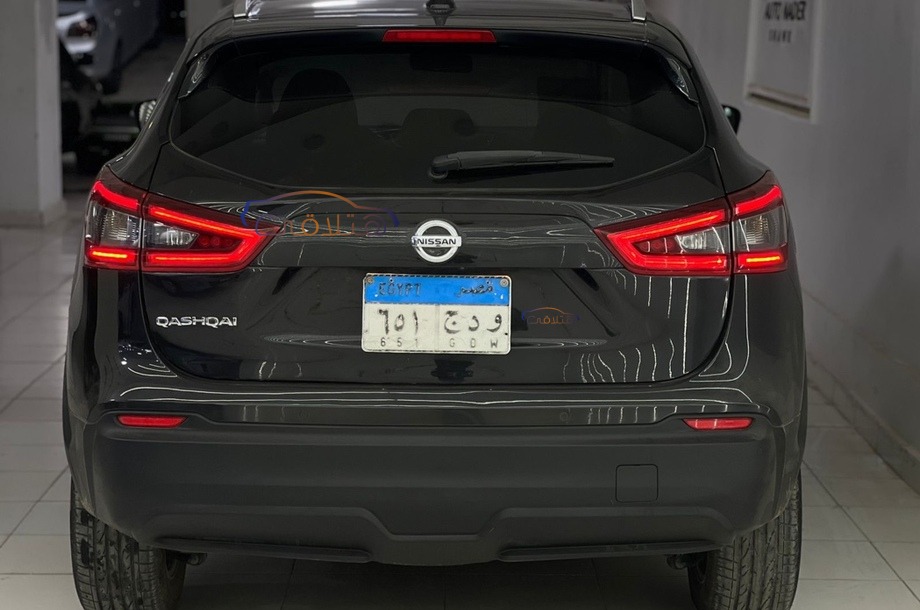 Qashqai Nissan أسود
