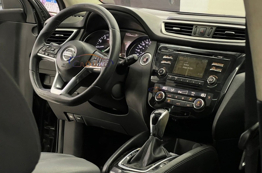 Qashqai Nissan أسود
