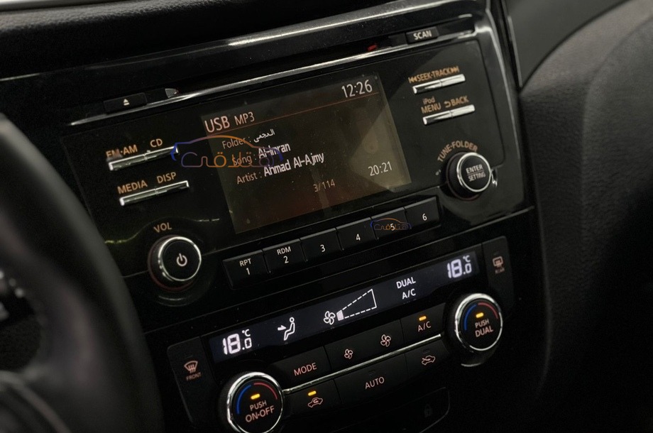 Qashqai Nissan أسود